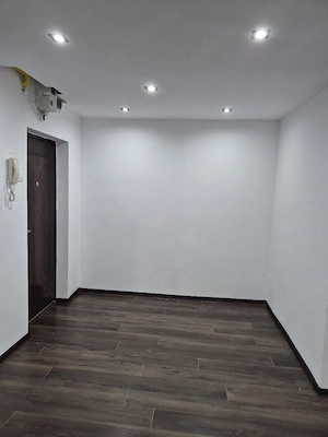 De vânzare apartament 3 camere  - imagine 2