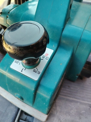 vând rindea electrica Machita