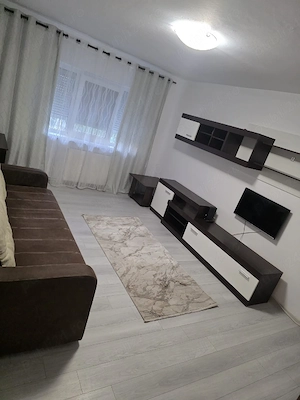 Închiriez apartament 
