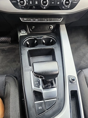AUDI  A4 An - 2022 - 2.0 TDI 204 CP Quattro S tronic Mild-Hibrid Tractiune 4x4  Stare impecabila - imagine 13