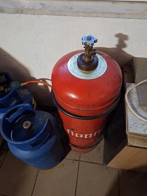 Vand butelie de gaz  40 litri  