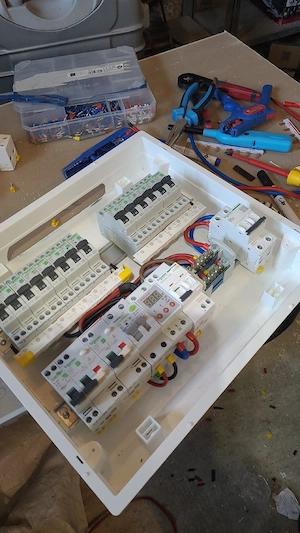 Ajutor electrician