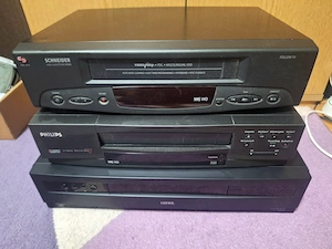Videorecorder VCR lot 3 buc.(Loewe Hi-Fi, Philips Turbo Drive, Schneider) pentru restaurare   piese