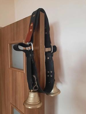 Vând pereche clopote pt cai, 8.5 cm in gura. . 