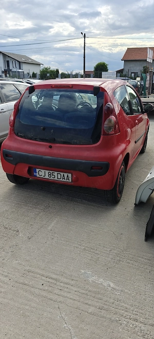Dezmembrez Peugeot 107  - imagine 4