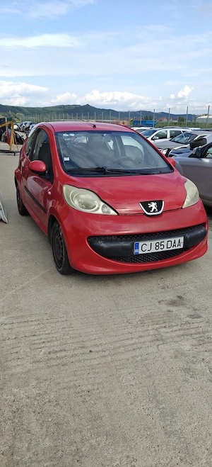Dezmembrez Peugeot 107 