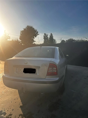 Vând Skoda Octavia 2002 1,6 benzina  - imagine 2