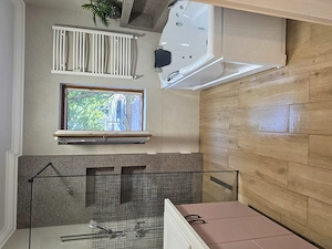 vând apartament cu 3 camere langa Ramada parter inalt 2 bai - imagine 3