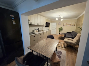 vând apartament cu 3 camere langa Ramada parter inalt 2 bai - imagine 2