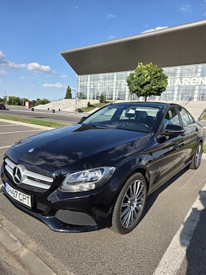 MERCEDES-BENZ C200 176 000 km, an 2016, benzina, in stare foarte buna