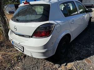 Opel Astra H 2012 Avariat - imagine 4