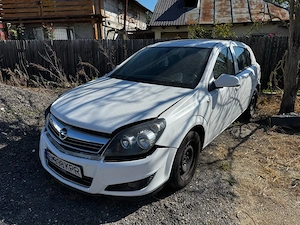 Opel Astra H 2012 Avariat
