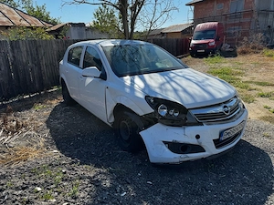 Opel Astra H 2012 Avariat - imagine 2