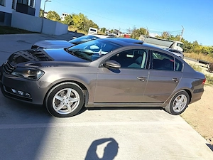 Volkswagen Passat B7 Sedan   2.0 TDI   170 CP   Manuală 6+1   Trapă   Park Assist
