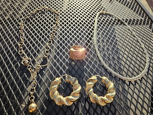 bijuteri aur 14k (585) 450 lei  gr