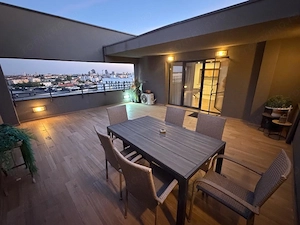 Penthouse cu 2 camere de închiriat   Terasă 40 mp | Parcare subterană