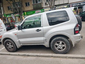 Mitsubishi pajero 3,2 utilitara cu două locuri 3 uși 