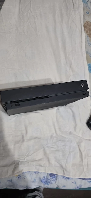 Consolă XBOX ONE X 1TB 4K în stare excelentă. - imagine 3