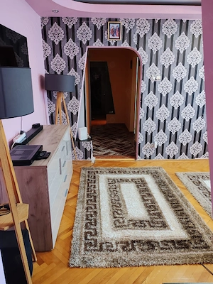Vand Apartament 3 camere semidecomandat 