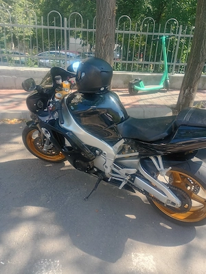 Yamaha r1 1000cc - imagine 1