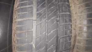 Jante și anvelope Dacia Logan de vara 185/65 R16 88T Jantele sint originale. - imagine 3