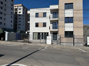 spatiu de 30 mp parter si etaj 80 mp ultracentral Pitesti, cladire noua 2025  - imagine 3