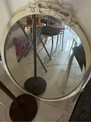 Oglindă vintage cu ramă decorativă