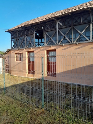 Vând casă locuibila și curte 4000 m intravilan - imagine 8