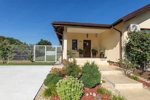 Casă tip Farmhouse la marginea pădurii, cu vedere spre Bucegi