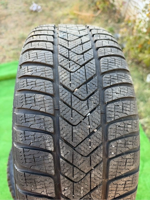 Set Jante Originale BMW M Sport 17" cu Anvelope de iarna Pirelli Run Flat 225/45 R17 - imagine 3