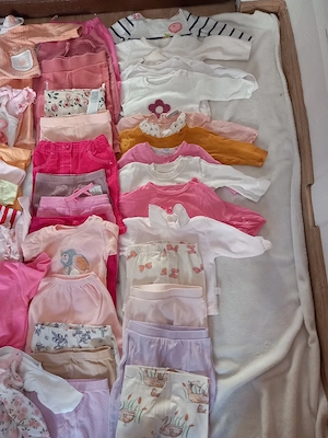 lot hainute fetita O- 1 an 