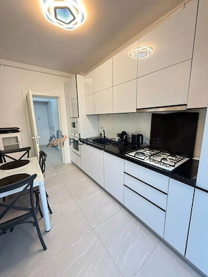  Vand apartament modern spațios cu 2 camere decomandat Constanta Mamaia - imagine 5