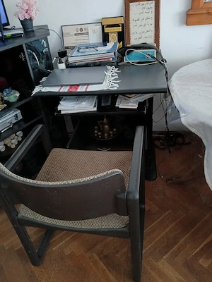 Masa de birou cu un scaun special