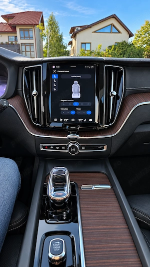 Volvo XC60 B5 MHEV AWD Ultra Bright   250 CP   2023 - imagine 5