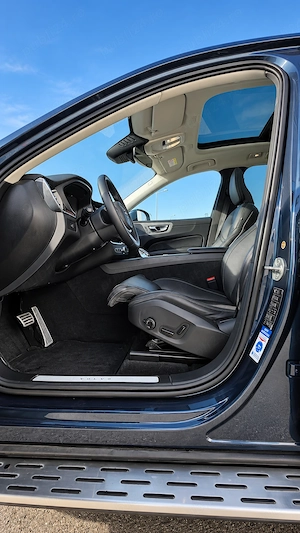 Volvo XC60 B5 MHEV AWD Ultra Bright   250 CP   2023 - imagine 8