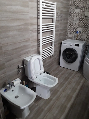 De vinzare apartament 2 camere decomandate Mamaia Nord vedere superba la mare si lacul siutghiol - imagine 9