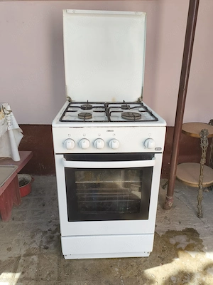 Vand aragaz ZANUSSI pe gaz in stare buna de functionare