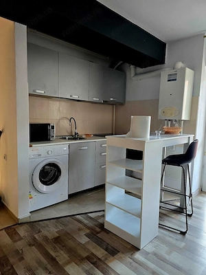 Apartament 2 camere de închiriat cu loc de parcare inclus si proaspăt renovat - imagine 4