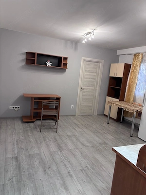 Vând apartament 2 camere în Vasile Aaron  - imagine 2
