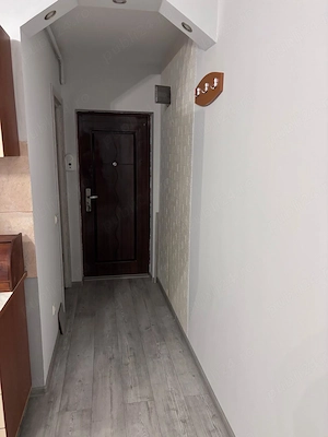 Vând apartament 2 camere în Vasile Aaron  - imagine 4