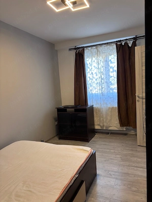 Vând apartament 2 camere în Vasile Aaron  - imagine 8