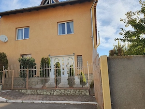 Casă 2 etaje plus mansardă, compusă din 5 camere mari 260 mp utili în Cartierul Măgurii Codlea - imagine 4