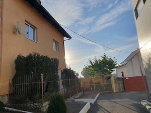 Casă 2 etaje plus mansardă, compusă din 5 camere mari 260 mp utili în Cartierul Măgurii Codlea - imagine 2