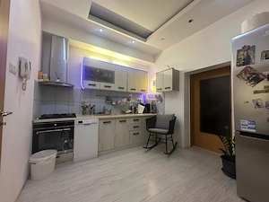 Casa 4 camere ... curte betonata si gradina ... 1 km de Shopping City - imagine 3