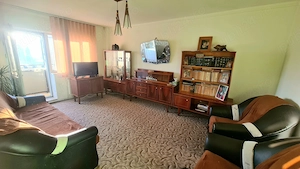 Apartament cu 3 camere, spatios, central - imagine 2