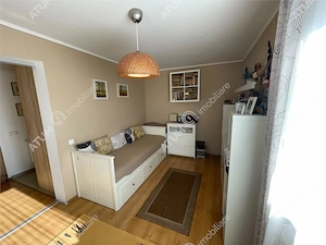 Garsoniera decomandata etaj 1 balcon loc parcare parc Belvedere Sibiu - imagine 3