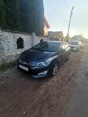 Vand Hyundai i40 kombi 2013 cu clima si consum redus