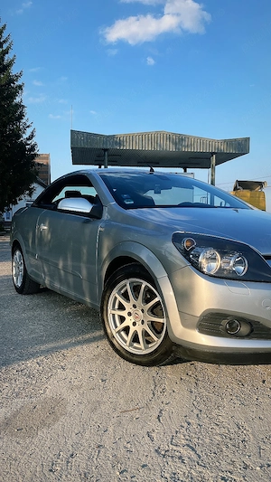 Opel Astra H TwinTop Cabrio - imagine 2