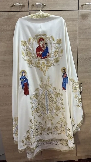 Veșminte preoțești ortodoxe complete alb cu broderie aurie, stare impecabilă
