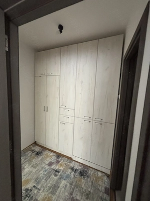 Închiriez apartament 3 camere semidecomandat  - imagine 6